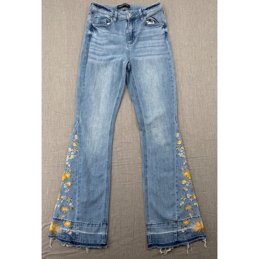 Ashley Mason Floral Embroidered Flare Jeans Light Wash Raw Hem Boho Womens 27